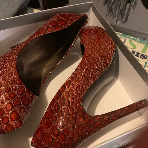 Barely worn heels - Picture 8 of 8